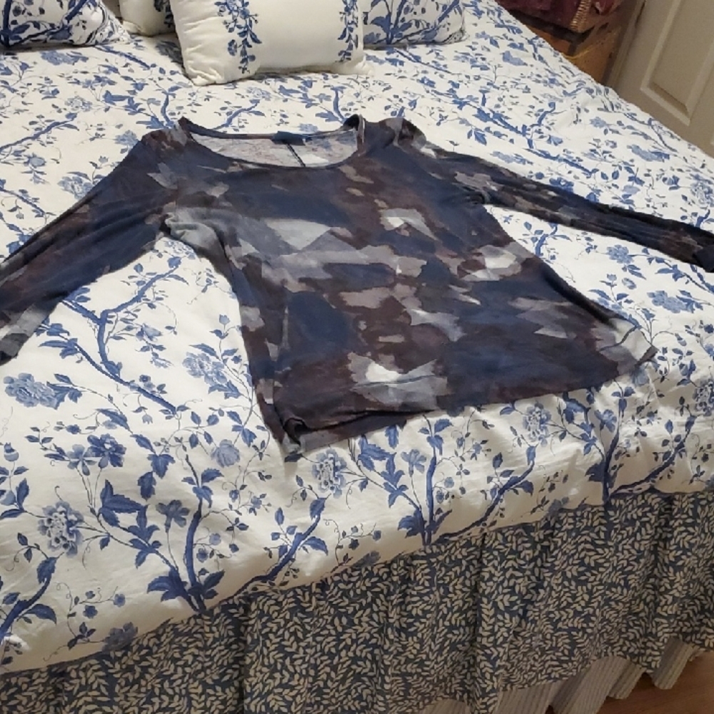CURATED BY RUA'H KIBRIYA: Scooped-Neck/Long-Sleeved Abstract Print Topx
